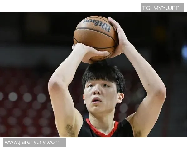 开拓者队记：杨瀚森罚球时，现场隐约传来了“MVP”的喊声