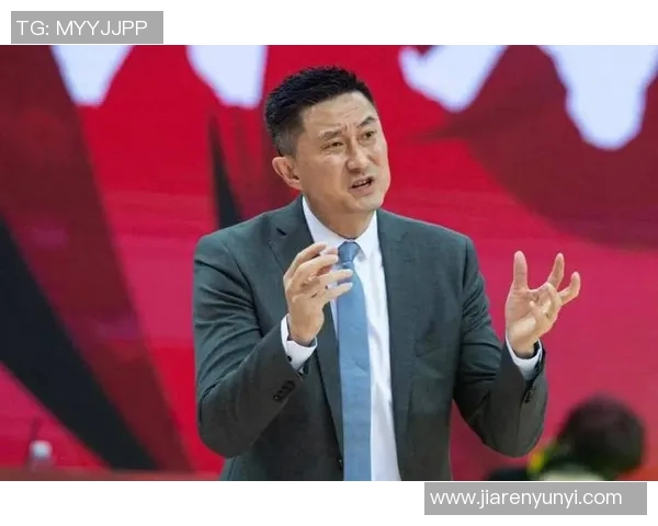 杜锋冲进场内抗议判罚吃T